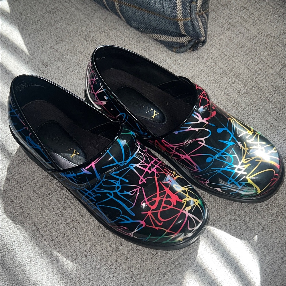Savvy clogs